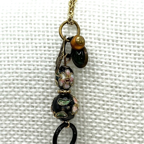 Praying Hands Medallion on Necklace - Picture 4 of 11